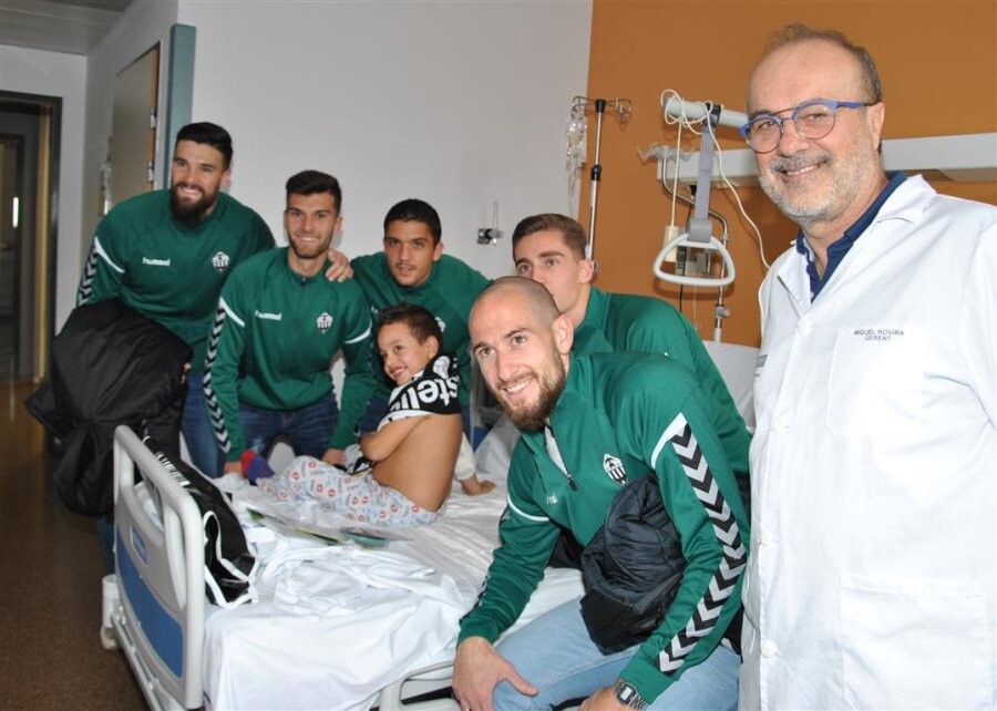 LA PLANTILLA DEL CD CASTELLÓN VISITA A LOS NIÑOS INGRESADOS EN EL ...